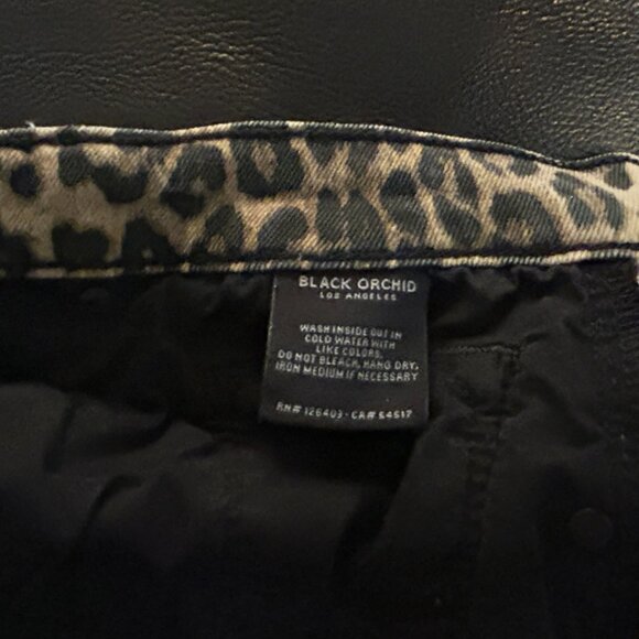 Black Orchard Carmen Cheetah Print Jeans - Picture 9 of 11